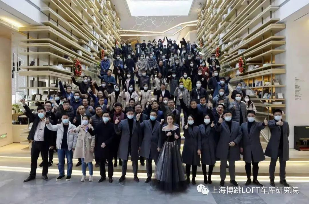 宜昌全国一百多人在华侨城汉口道6号参观研讨LOFT专利车库技术！